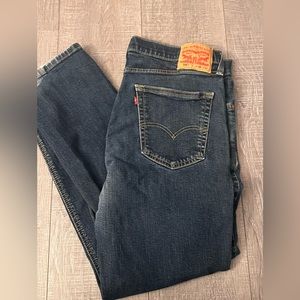 Men levis